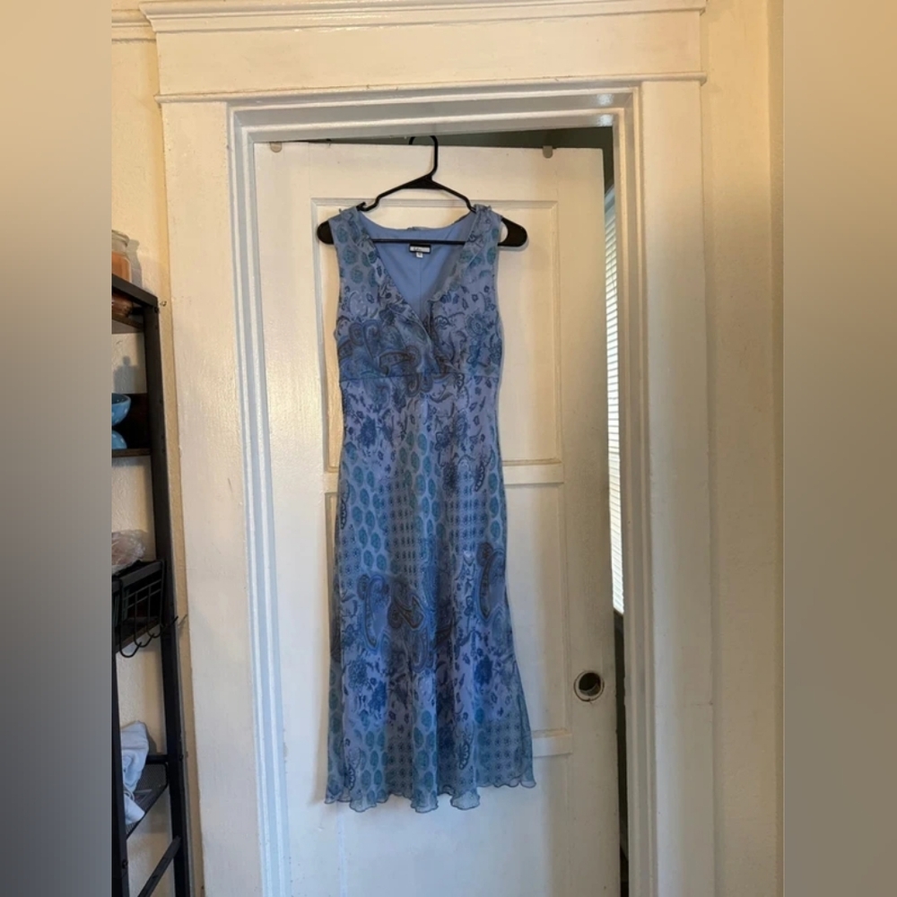 Sleeveless Blue Patterned V-Neck Dress